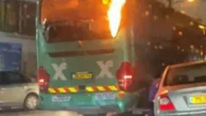 הצתת האוטובוס בעיסאוויה: שלושה בני אדם נעצרו בחשד למעורבות