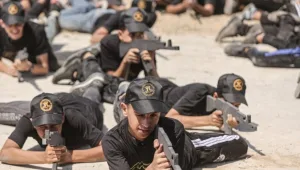 חישוקי אש וקרב מגע: קייטנות חמאס ברצועה יצאו לדרך