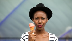 לא רק ללב שבור: אכילת גלידה מסייעת בטיפול התקפי מיגרנה