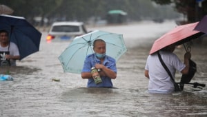 שיטפונות בסין: 12 אנשים נהרגו ועשרת אלפים פונו מבתיהם