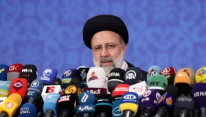 "התליין מטהרן" נכנס לתפקיד: ראיסי הושבע לנשיא איראן