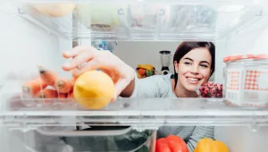הדרך להיפטר מפנים יבשות מתחילה במקרר שלכם