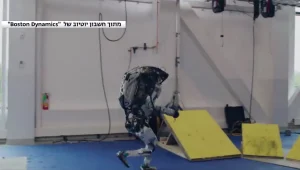 הרובוט דמוי האדם שמדלג מעל מכשולים - ועושה סלטות באוויר