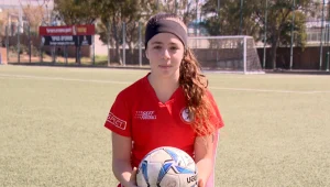 הכדורגלנית בת ה-17 שאביה החרדי לא מפספס אף משחק שלה