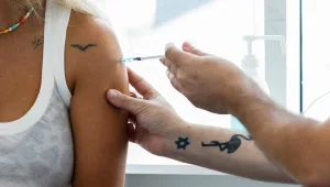 באישור פייזר: משרד הבריאות יחל להשתמש בחיסונים שפג תוקפם