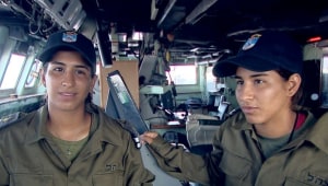 התאומות של חיל הים: שתי האחיות שסיימו קורס חובלים