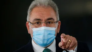 לאחר פגישה עם ג'ונסון: שר הבריאות הברזילאי חיובי לקורונה