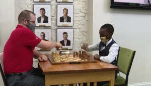 שחמטאי הפלא בן ה-11 חילץ את משפחתו מעוני הודות לכישרונו