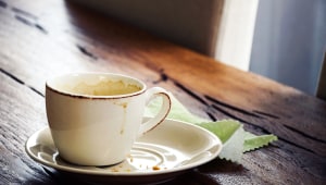 האם צריך לשטוף את ספל הקפה כל יום?