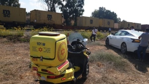גבר בן 68 שעבד בסמוך לפסי הרכבת נהרג מפגיעת קטר בנתניה