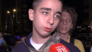 "לא לשתוק": הפגנת תמיכה בתלמיד בן 15 שעבר חרם אלים