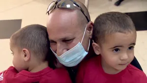 הרופא שמנתח עוברים בעודם בבטן אימם - פוגש את הילדים שהציל