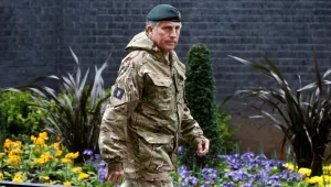 מפקד צבא בריטניה: "עלינו להיות מוכנים למלחמה מול רוסיה"