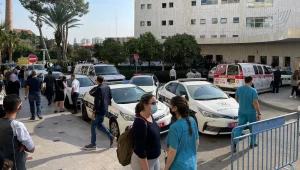 המהומות בבי"ח מאיר: "עימותים של ממש בין מאבטחים לבני משפחה"