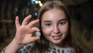 שריד מימי בית שני: ילדה מצאה מטבע כסף נדיר בן 2,000 שנה