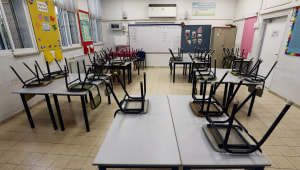 מנהלת בית ספר נעצרה בחשד לעבירות מין בתלמידות שלה