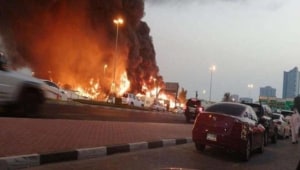 איחוד האמירויות: שלושה נהרגו בפיצוץ מיכלי נפט ושריפה בשדה"ת