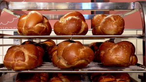 שרת הכלכלה נגד ההמלצה להסיר הפיקוח מהלחם: "להימנע מהעלאת מחירים"