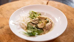 מתכון ל"קנום צ'ין גנג קייאו וון פיק גאי לוקשין פלה": המנה העיקרית של מסעדת תאי טה