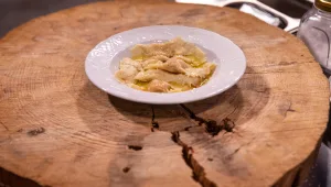 מתכון לקזונצ'לי דלעת בחמאה ומרווה: המנה העיקרית של מסעדת ponte