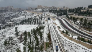 ירושלים של לבן: כל העדכונים מהשלג בבירה - וחסימות הכבישים ברחבי הארץ