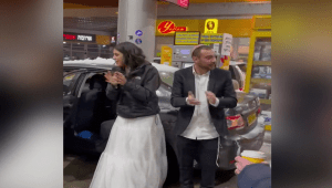 עשרות מוזמנים לחתונה בהרי ירושלים נאלצו להעביר את הלילה בתחנת דלק