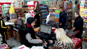 "לא קונה בארץ": הכפר שאלפי ישראלים עושים בו קניות בחצי מחיר