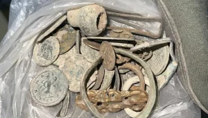 "מטבעות עתיקים וממצאים נדירים במאות אלפי שקלים": נעצר חשוד בסחר בעתיקות
