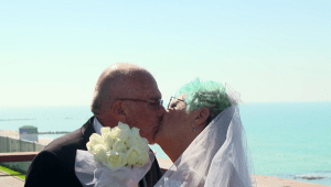 חתונה מאוחרת: הזוג שהחליט להתחתן בשנית - אחרי יותר מ-50 שנות נישואים