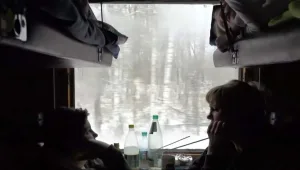 ברכבת אל החופש: הפליטים עוזבים את אוקראינה בכל דרך אפשרית