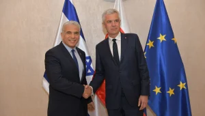 לפיד בסלובקיה: "ישראל לא תהיה מסלול עוקף לסנקציות שהוטלו על רוסיה"