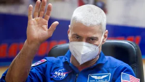 למרות המתיחות: האסטרונאוט האמריקני יחזור לכדוה"א בחללית רוסית