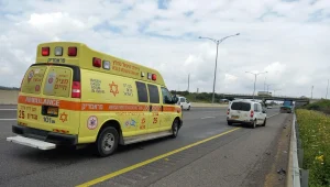 הקטל בכבישים: צעיר נהרג מפגיעת משאית בכביש 6