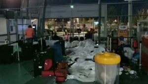 לאחר שהיו תקועים בצרפת כמעט יממה: 250 הנוסעים הישראלים בדרכם לארץ
