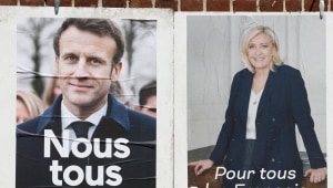 בחירות בצרפת: מקרון מוביל בסקרים, אך חושש מאדישות המצביעים