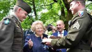 צבא ארה"ב העניק עוגה לאישה איטלקית - 77 שנים אחרי שנגנבה ממנה ע"י חיילים אמריקנים