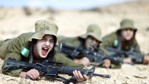שילוב נשים ביחידות קרביות לא מקדם את השוויון • דעה