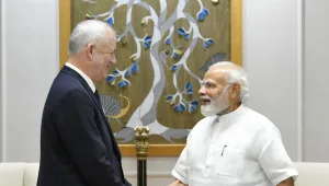 גנץ נפגש עם ראש ממשלת הודו: "הזדמנות להעמיק את שיתוף הפעולה"