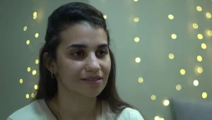 "אני לא צריכה להתבייש": הצעירה שנאנסה על ידי מעסה נחשפת