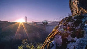 הבשורה של גאורגיה לתיירים: היינו על הגשר השקוף הגדול בעולם