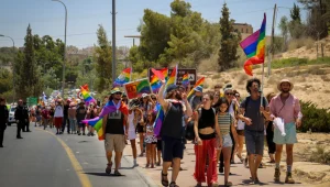 בצל האיומים: מאות השתתפו במצעד הגאווה במצפה רמון