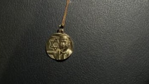 הלהיט בכנסי הליכוד - מדליון זהב עם דמותו של נתניהו • צפו