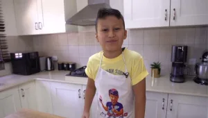 גם ילדים יכולים: מכינים סופלה שוקולד עם אריאל בן ה-9