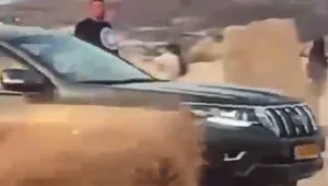תיעוד: ילד בן 10 נתפס נוהג בפראות בג'יפ בחוף באשדוד