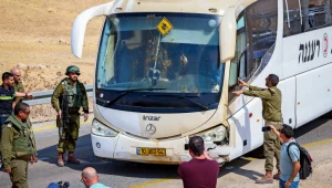 תיעוד דרמטי מאוטובוס החיילים: השניות שאחרי פיגוע הירי בבקעה