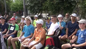 ילדי ג'וקוביץ': הילדים שמתחרים מי יביא את הכדור לטניסאי האגדי