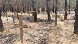 440 גופות עם חבל לצווארן: קבר האחים שמזעזע את אוקראינה