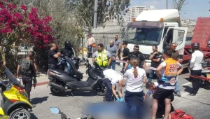 הקטל בכבישים: רוכב אופנוע בן 25 נהרג מפגיעת משאית בירושלים