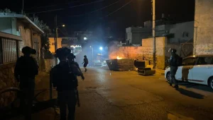 לילה של התפרעויות במזרח ירושלים: שני קציני משטרה נפצעו קל