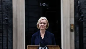 אחרי חודש וחצי בלבד: ראש ממשלת בריטניה ליז טראס התפטרה